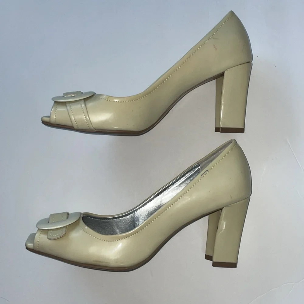 Vintage Nickels cream open toe buckle pumps